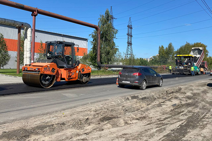 «Ремонт не проводился больше 10 лет»: как в Новосибирске делают дорогу с тротуаром к микрорайону Затон?
