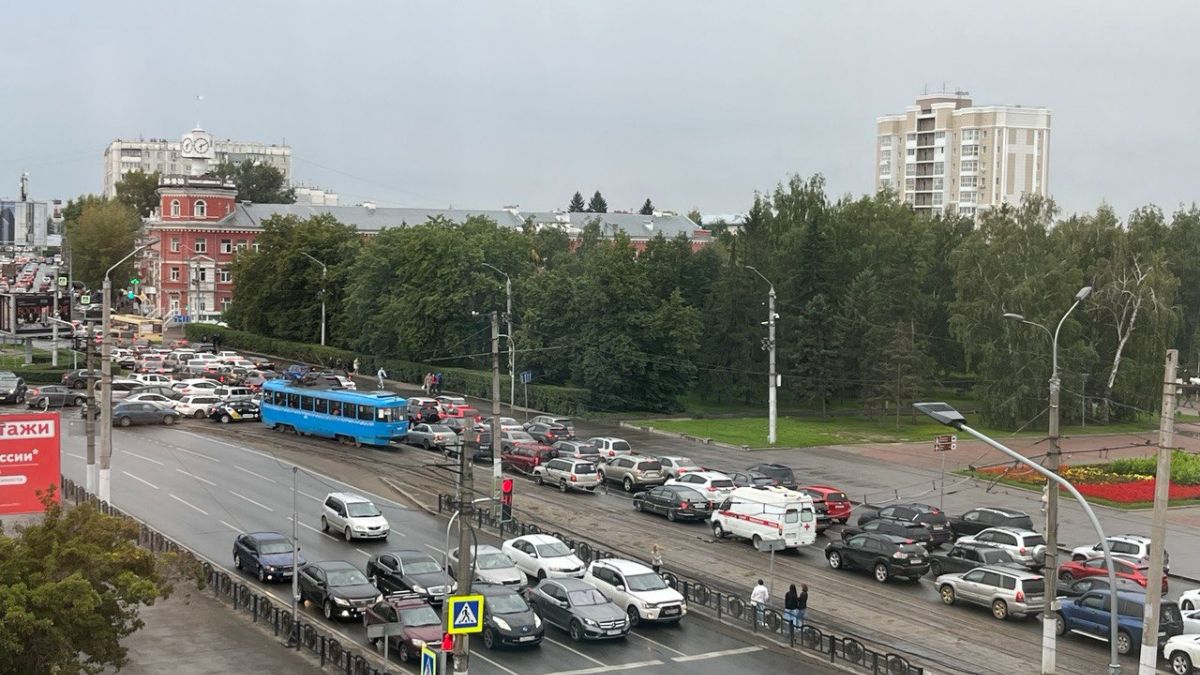 Улицы Барнаула встали в пробках утром 28 сентября