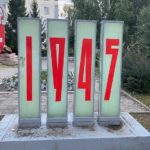 В Бийске вандалы изувечили конструкции у памятника героям ВОВ