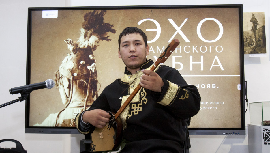 Мистическая и толерантная. Выставка сибирского шаманизма приехала в Барнаул — фото