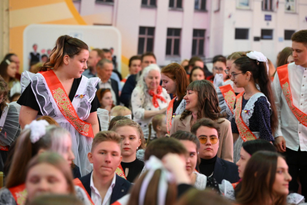 Прощай, школа! Как прошел последний звонок в Барнауле — фоторепортаж altapress.ru
