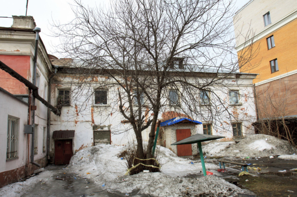 Вечереет. Какой элитный жилой комплекс бурно строят прямо под окнами мэрии в Барнауле